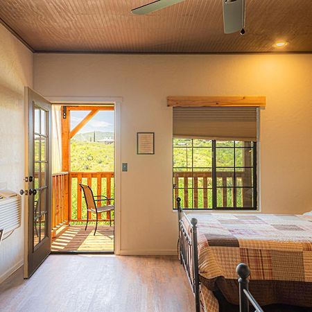 -Pet Friendly- Miners Cabin #5 -Two Double Beds - Private Balcony ทูมสโตน ภายนอก รูปภาพ
