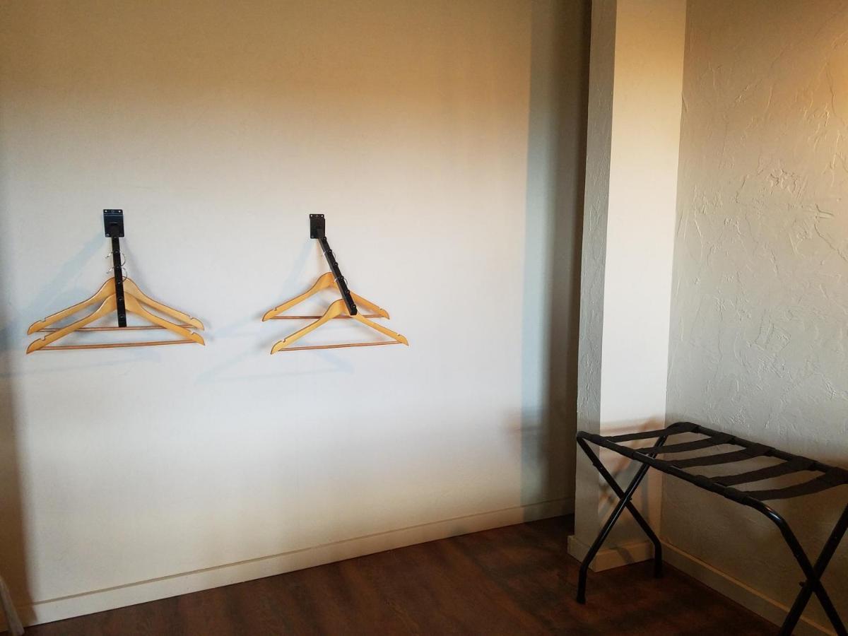 -Pet Friendly- Miners Cabin #5 -Two Double Beds - Private Balcony ทูมสโตน ภายนอก รูปภาพ