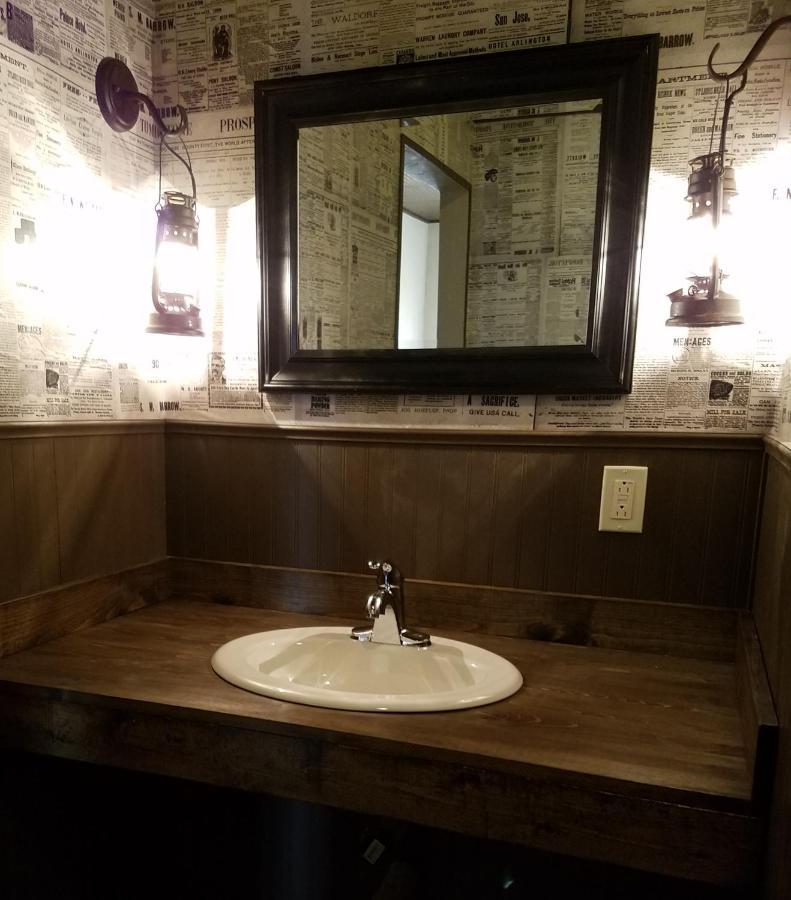 -Pet Friendly- Miners Cabin #5 -Two Double Beds - Private Balcony ทูมสโตน ภายนอก รูปภาพ