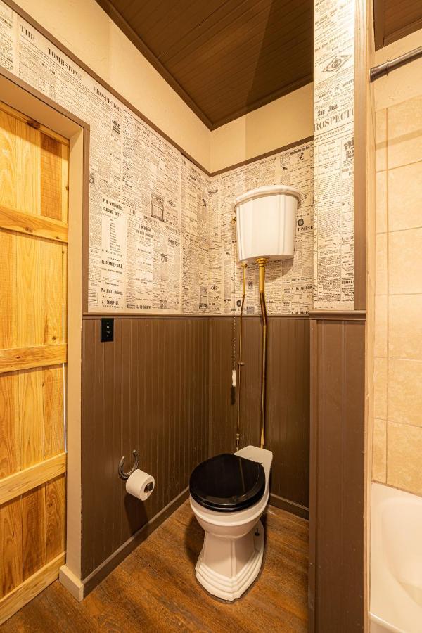 -Pet Friendly- Miners Cabin #5 -Two Double Beds - Private Balcony ทูมสโตน ภายนอก รูปภาพ