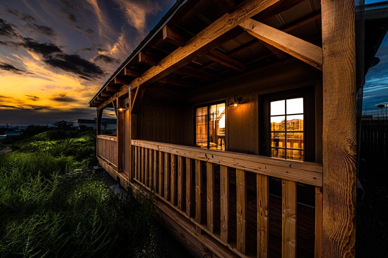 -Pet Friendly- Miners Cabin #5 -Two Double Beds - Private Balcony ทูมสโตน ภายนอก รูปภาพ