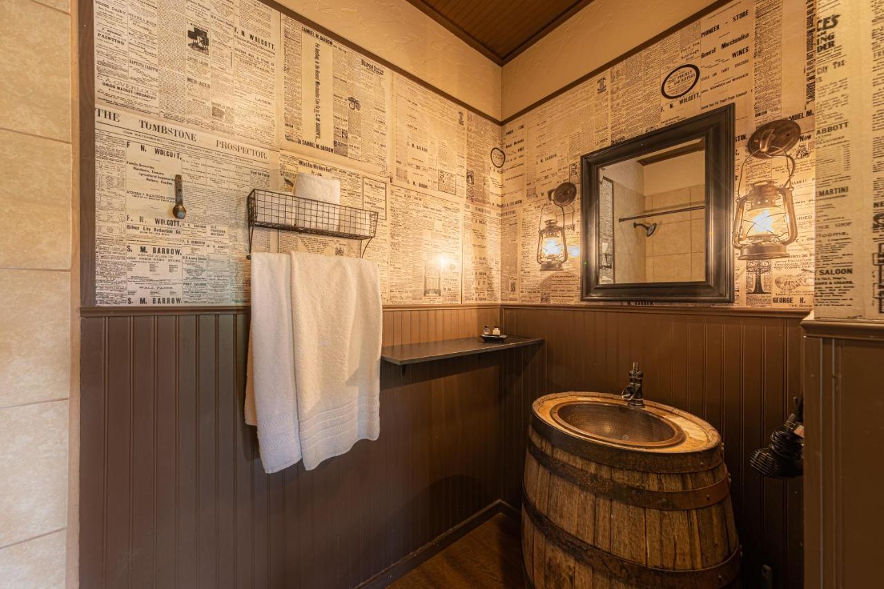 -Pet Friendly- Miners Cabin #5 -Two Double Beds - Private Balcony ทูมสโตน ภายนอก รูปภาพ