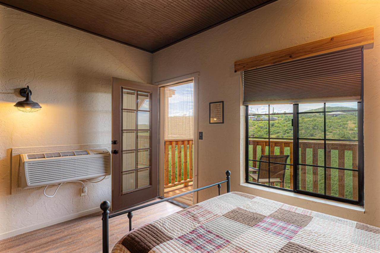-Pet Friendly- Miners Cabin #5 -Two Double Beds - Private Balcony ทูมสโตน ภายนอก รูปภาพ
