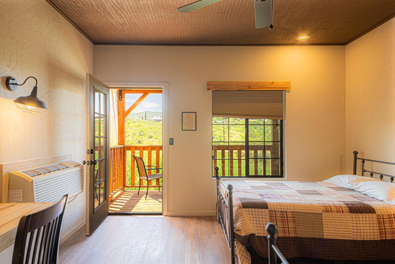 -Pet Friendly- Miners Cabin #5 -Two Double Beds - Private Balcony ทูมสโตน ภายนอก รูปภาพ
